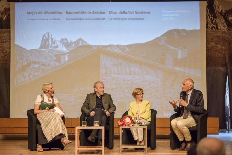 Gespräch mit den Autoren Wolfgang von Klebeslberg, Paulina Moroder und Vaclav Sedy; Moderation Ilke Senoner